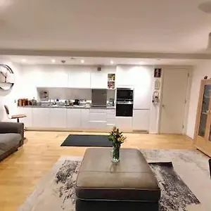 Canary Wharf Homestay London